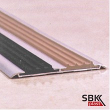 АН-72 алюминиевый порог противоскользящий с бежевой вставкой